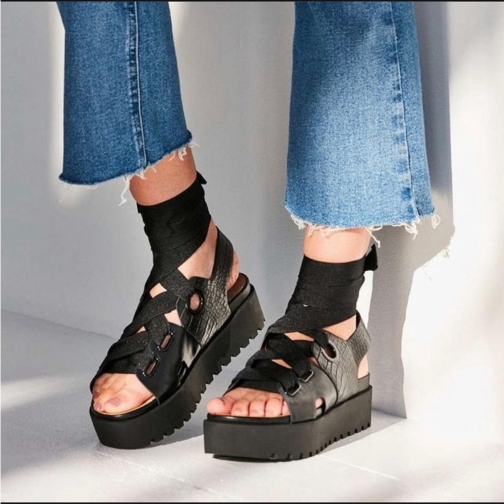 Urban Outfitters Cameron Sandals Black Chunky Heel  Lace-Up Shoe size 41